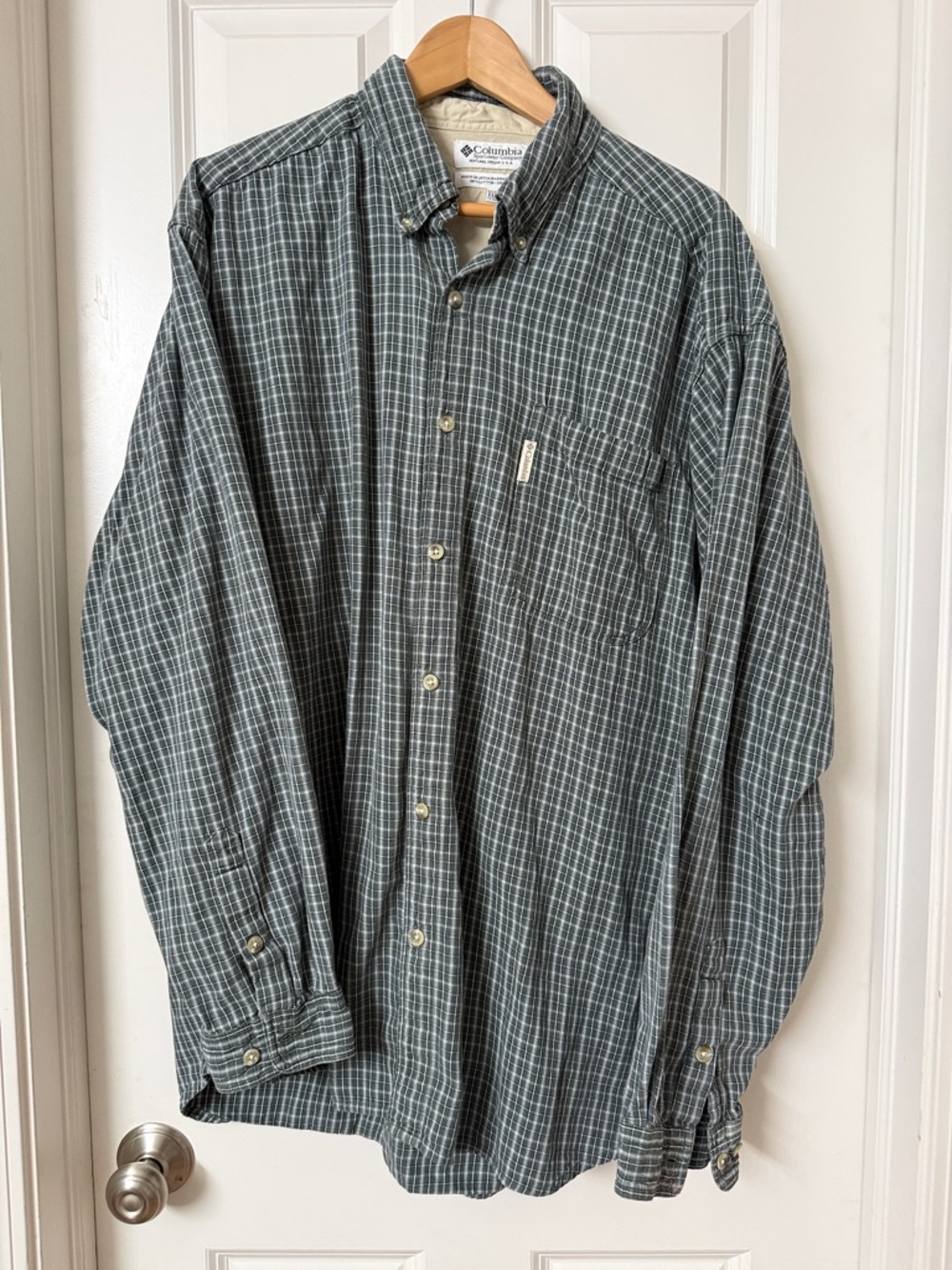Columbia Men's Button-Down Shirt in Green and White Plaid